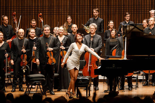 a pianista Yuja Wang é a sensação da musica classica no momemto